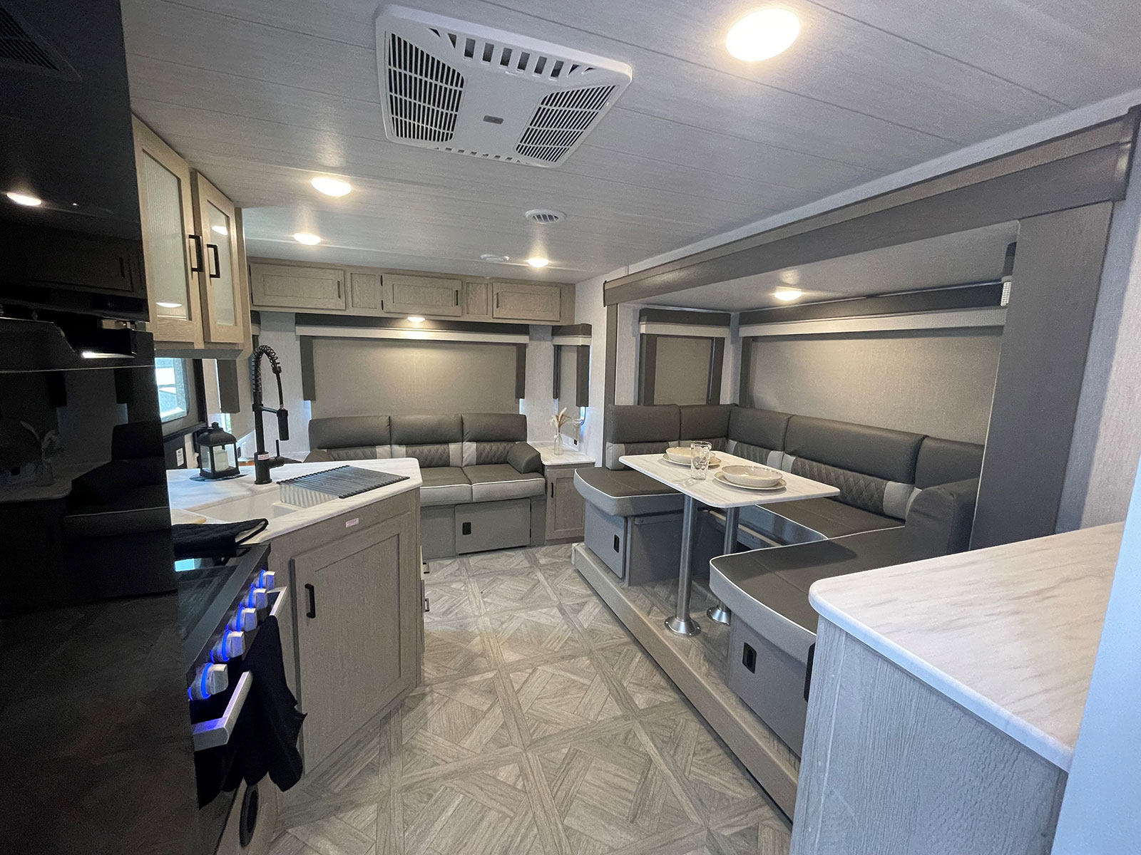 Wildwood XLite 24RLXL Forest River RV